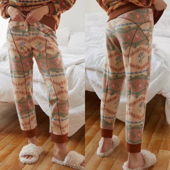 NWT Urban Outfitters Out From Under Outlander Printed Fleece Jogger Pants - Picture 1 of 8